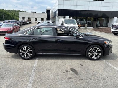 2022 Volkswagen Passat 2.0T SE