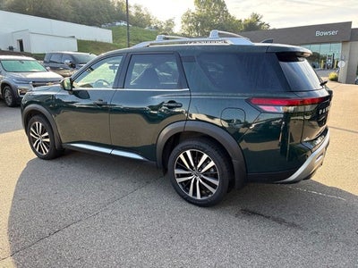 2025 Nissan Pathfinder Platinum