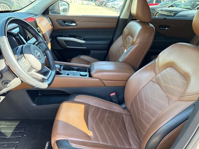 2023 Nissan Pathfinder Platinum