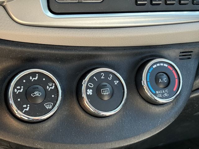 2012 Toyota Yaris LE